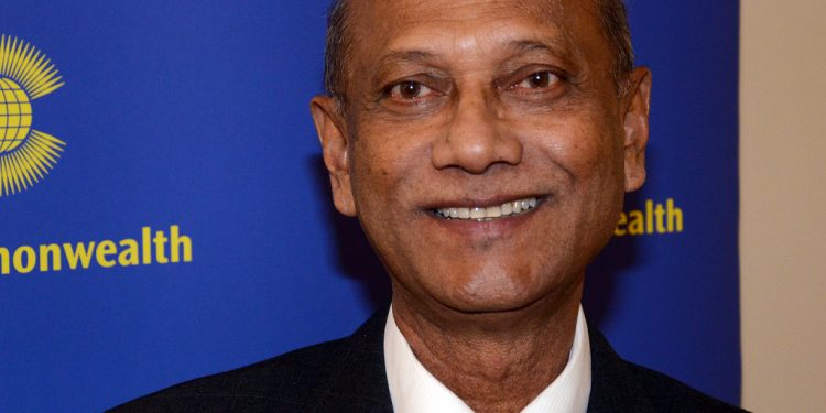 অর্থমন্ত্রীর প্রলাপ শোনা যাচ্ছে, কিন্তু শিক্ষামন্ত্রী চুপ কেন?