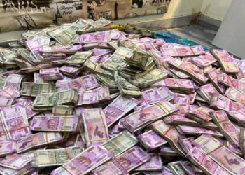 বিদেশে পাচার হচ্ছে বিপুল পরিমান অর্থ